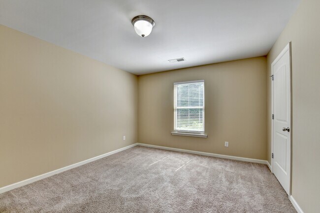 Building Photo - 707 Sand Ln SE