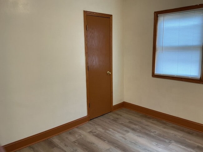 Building Photo - Comfortable 2 bedroom single family Home