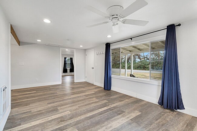 Building Photo - 480 N Rio Vista Ave