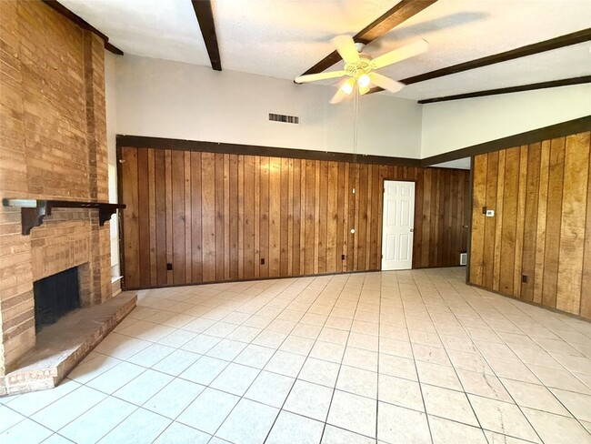 Building Photo - 1909 Forestdale Dr