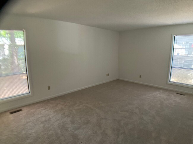 Building Photo - 1 Level 2 Bed, 2 Bath Condo in the heart o...