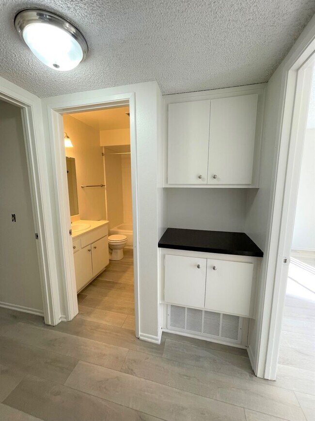 Building Photo - Scandia Pines Condo- Great Amenities!!