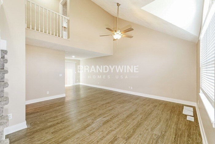 Building Photo - 13707 Bennington Ave