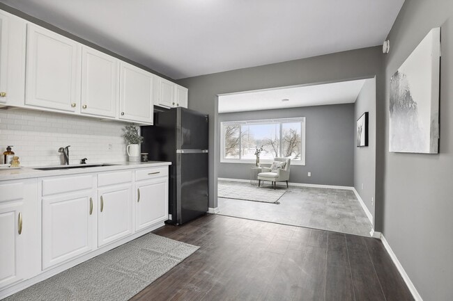 Building Photo - 439 Arlington Ave E