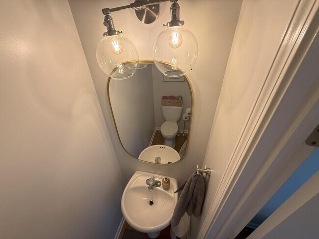 Building Photo - 3659 Chicago St NW