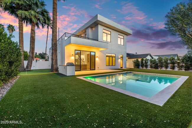 Building Photo - 4120 N 44th Pl