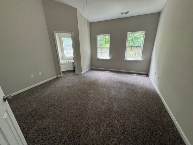 Building Photo - Beautiful and Spacious 2 Bedroom 2.5 Bath ...