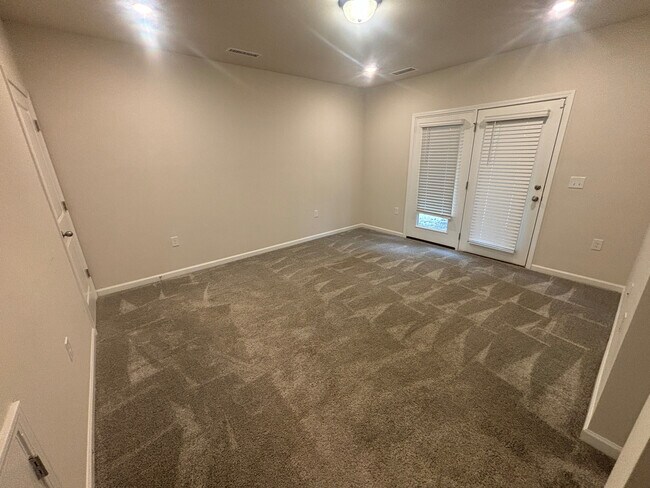 Building Photo - Room in House on Collaborative Wy