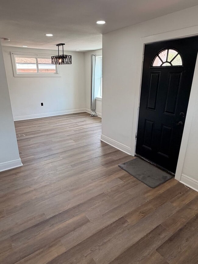 Building Photo - 4210 Alfred St