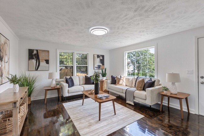 Building Photo - Benson Beauty!