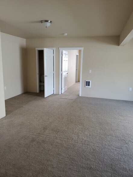 Building Photo - 5209 E Upriver Dr