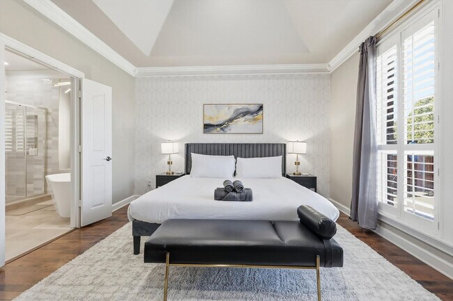 Building Photo - 4843 Golfside Dr