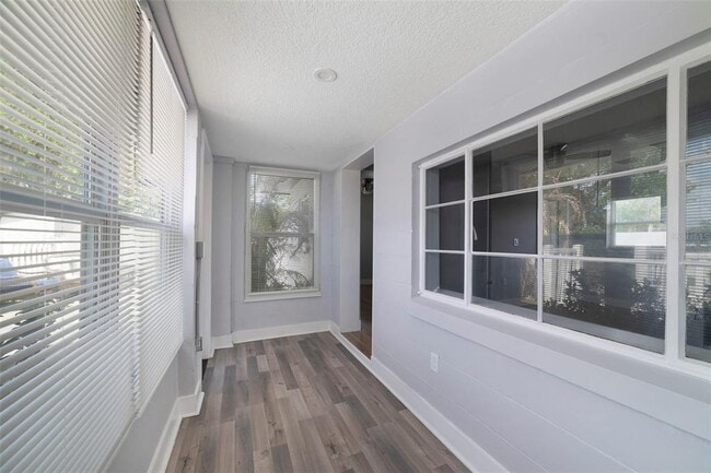 Building Photo - 4521 Edgewater Dr