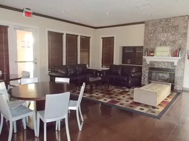 Building Photo - Beautiful 1-Bedroom Condo in Prime Bella V...