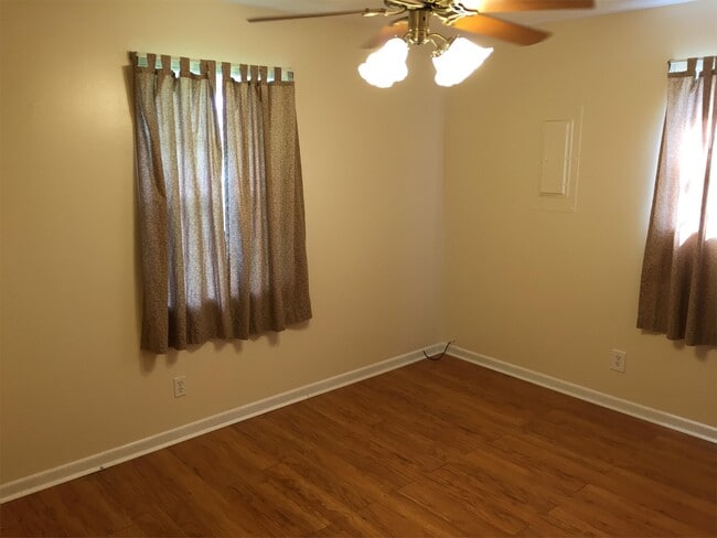 Building Photo - 310 McEwen Dr