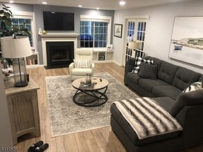 Building Photo - 173 Riveredge Dr