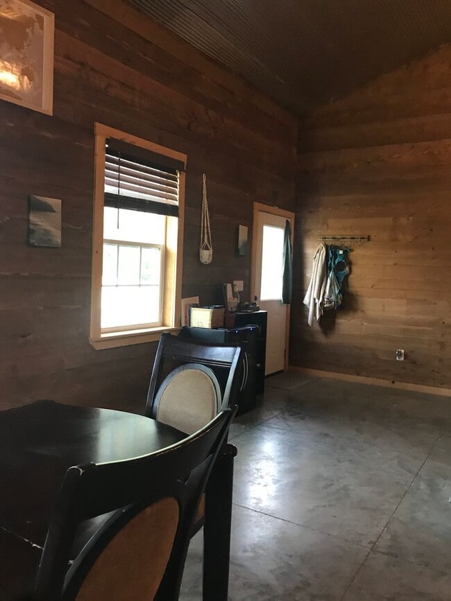Building Photo - Barn dominium