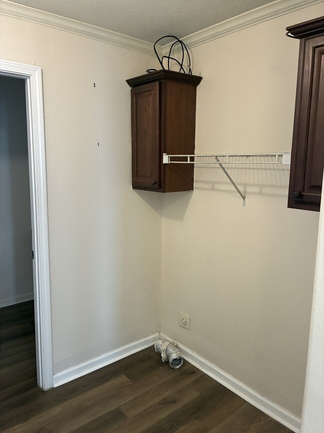 Building Photo - 6211 W Ridley St