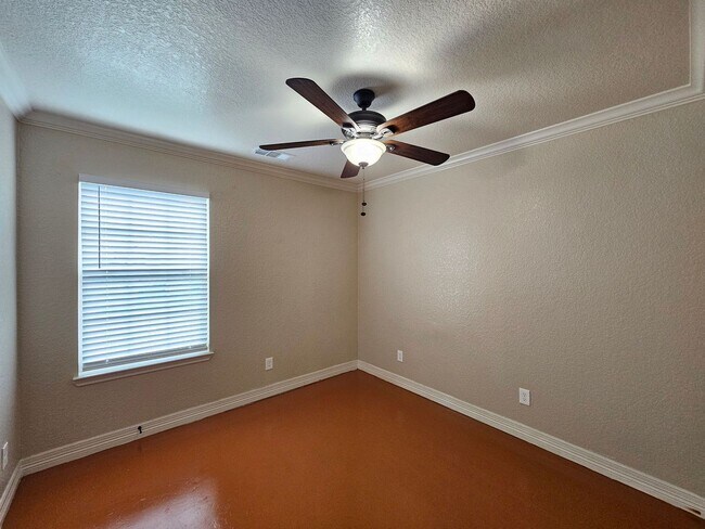 Building Photo - 803 Leifester Cir