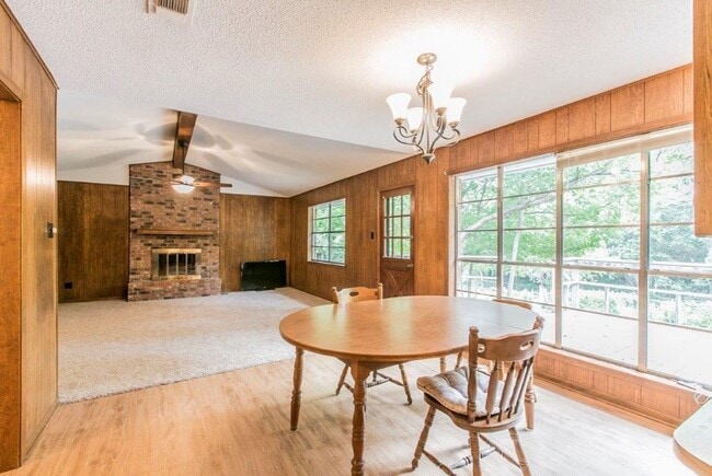 Building Photo - 3 BEDROOM, NORTH BELTON