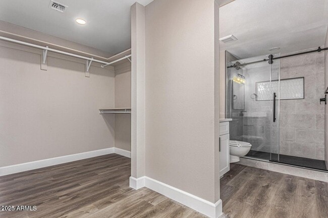 Building Photo - 9938 Willowcreek Cir