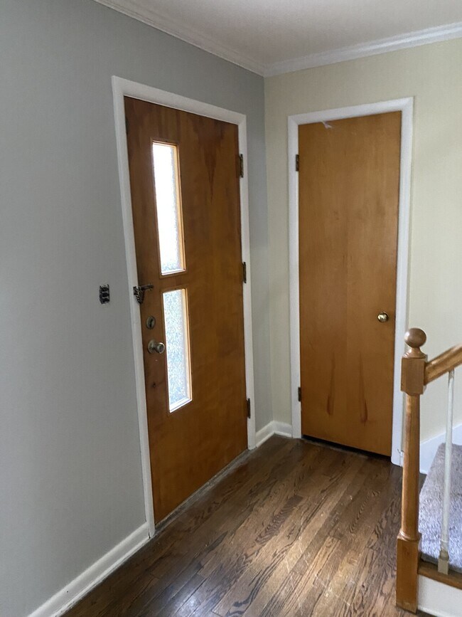 Building Photo - 13 Ellen Lane