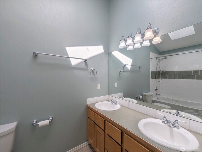 Building Photo - 3bd/2.5ba Seattle Townhome