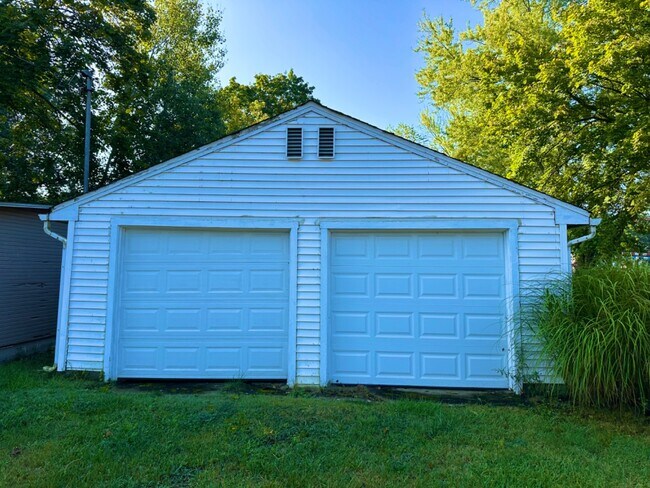 Building Photo - 18 E Salem St