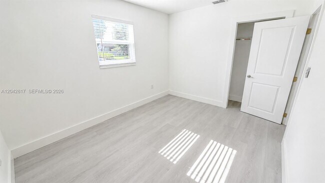 Building Photo - 721 N 68th Terrace