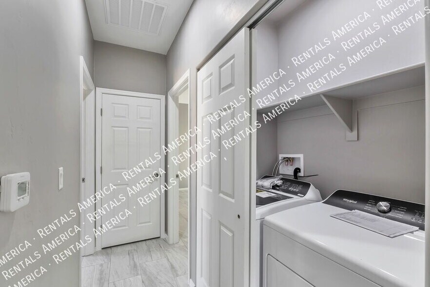 Building Photo - 1625 N Mountain View Ave