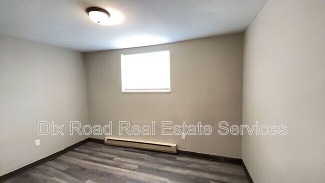 Building Photo - 739 Trumbull St