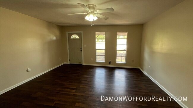 Building Photo - 242 Old Town Crossing