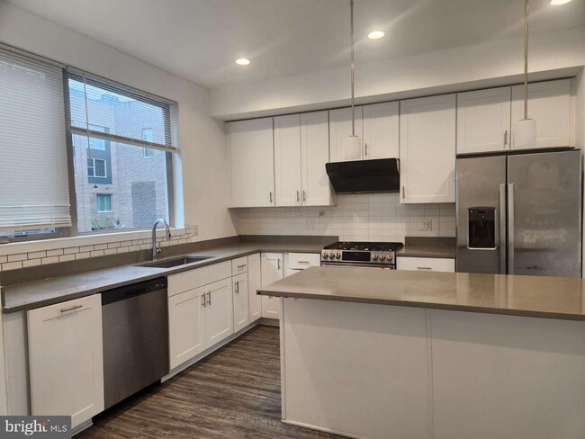 Building Photo - 3129 Beachview Ln