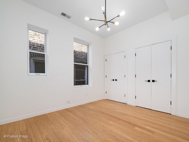 Building Photo - 842 N Wolcott Ave