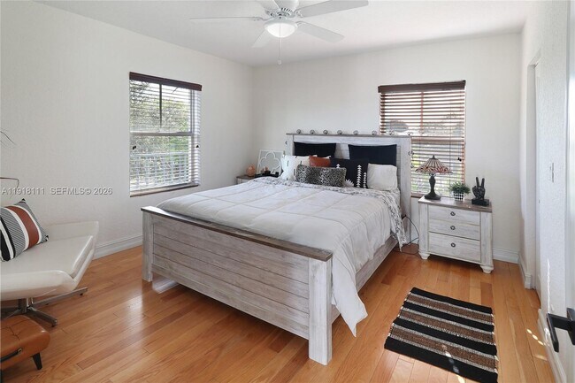 Building Photo - 601 NE 11th Ave