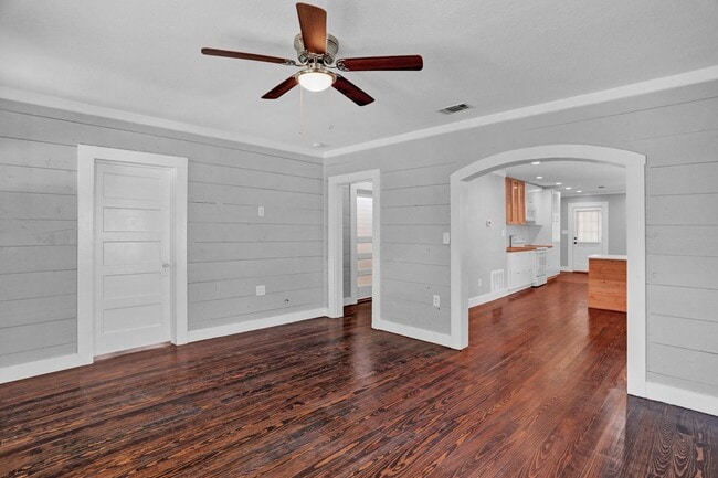 Building Photo - Cutest Cottage available Now in McKinney!