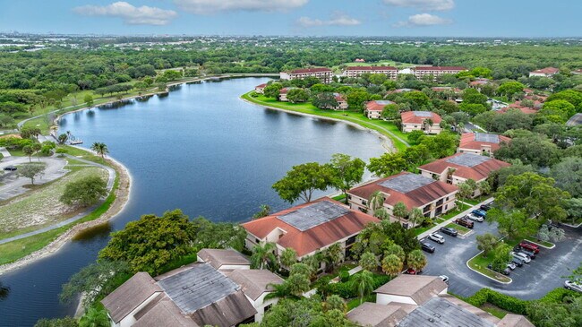 Building Photo - 2850 Carambola Cir S