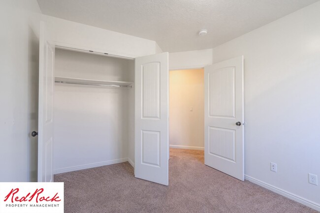 Building Photo - DOG-FRIENDLY 3 Bedroom Townhome with INTER...