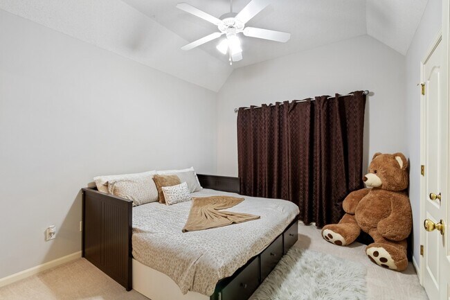 Building Photo - 5341 Meadowlark Dr