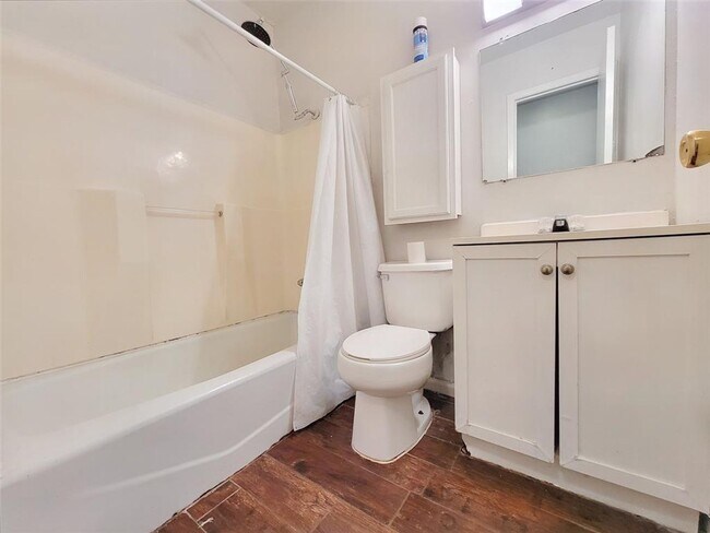 Building Photo - 6002 Idlewood Cove