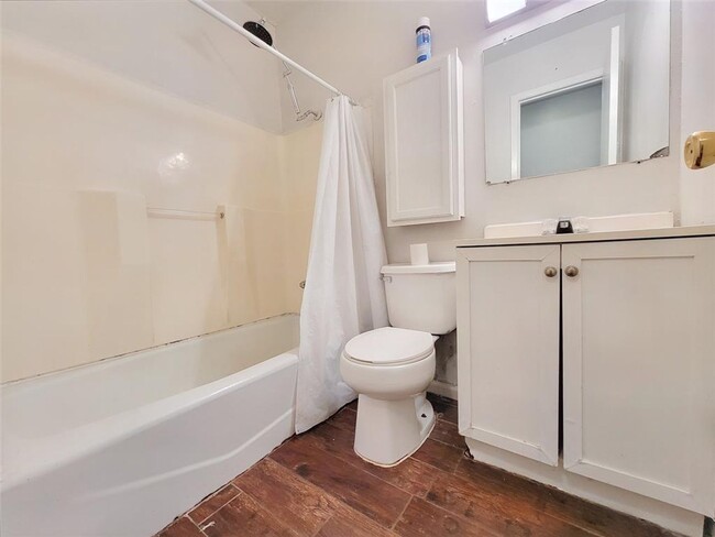 Building Photo - Charming 3-Bed, 1.5-Bath Home in Austin!