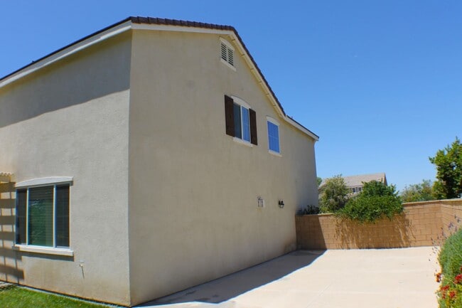 Building Photo - Stunning Redlands Home For Rent