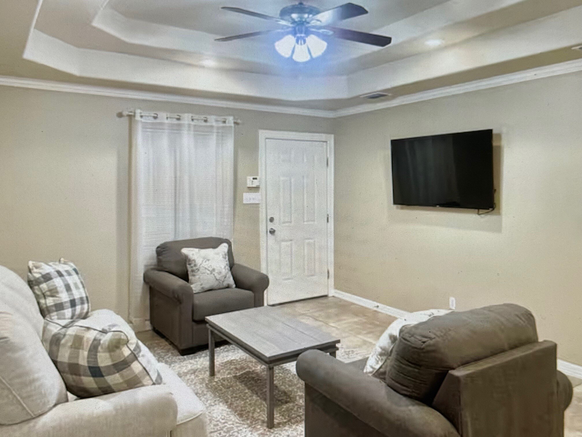 spacious layout - 3607 Sheraton Ave