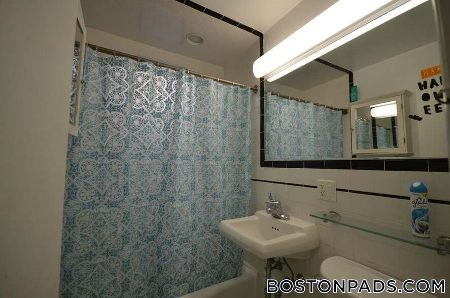 Building Photo - 45 Westland Ave