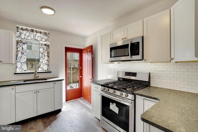 Building Photo - 2513 S Percy St