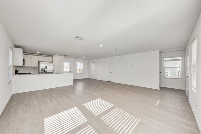 Building Photo - 367 Keefer