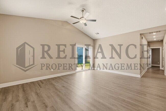 Building Photo - 2755 S Greenleaf St