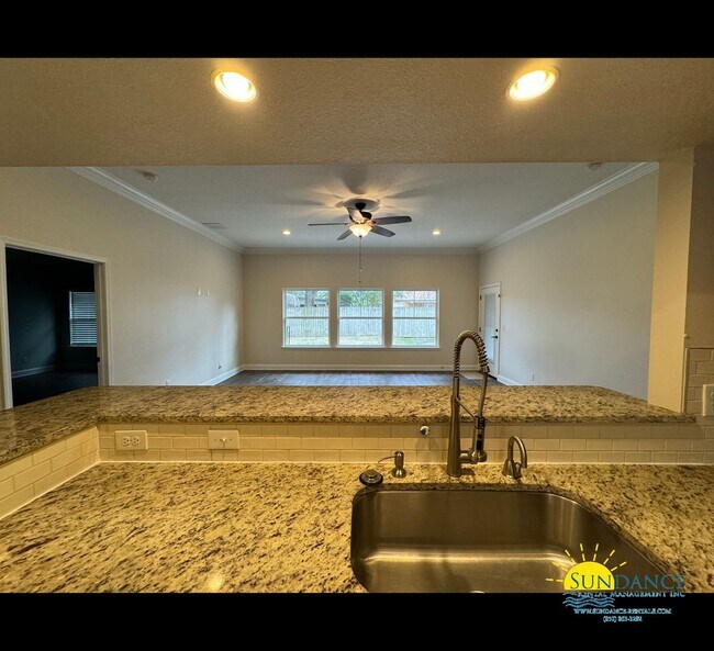 Building Photo - Prime Location: 4 Bedroom Home in Elliot Point Neighborhood, Fort Walton Beach!