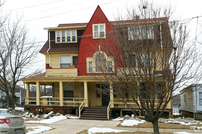 Building Photo - 70 S Chapel St