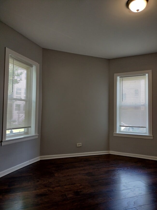 Building Photo - 2525 E 72nd Pl